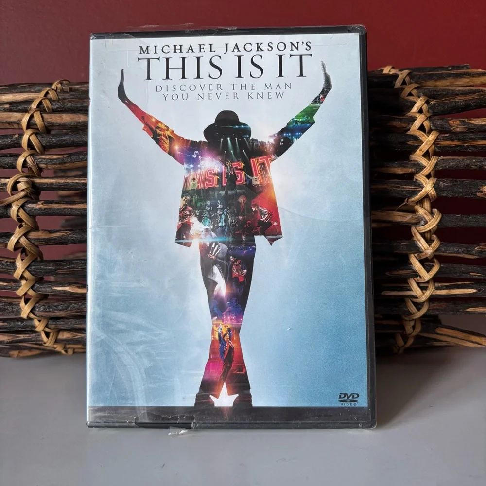 👛 ANY 2/$20) DVD MICHAEL JACKSON'S THIS IS IT NWOT Factory Sealed with Security - Picture 2 of 3